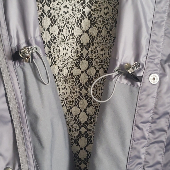 Lululemon wanderful Capelet - Picture 8 of 13